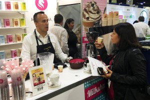 International Barista, Geoffroy Maubon, discussing Monbana with an SCAA Show attendee (Credit: C. Graiff)